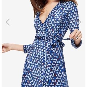 Host Pick!❤️BCBG MAXAZRIA Adele Printed Wrap Dress